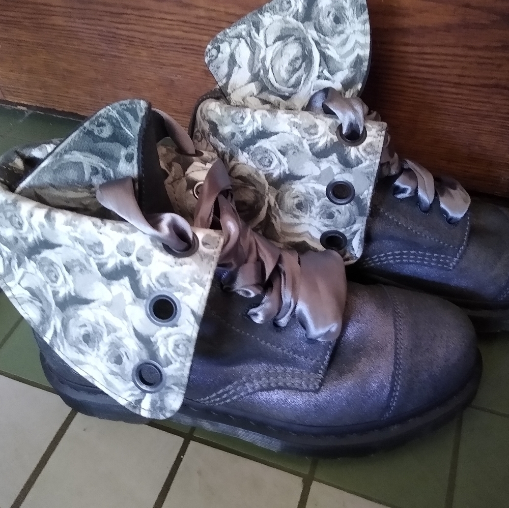 Doc Martens Aimilita silver boots